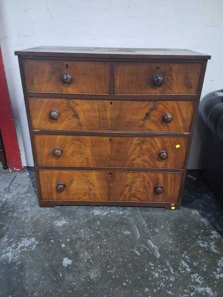 CHEST OF DRAWERS