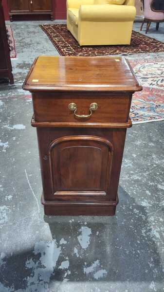BEDSIDE CABINET