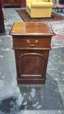 BEDSIDE CABINET