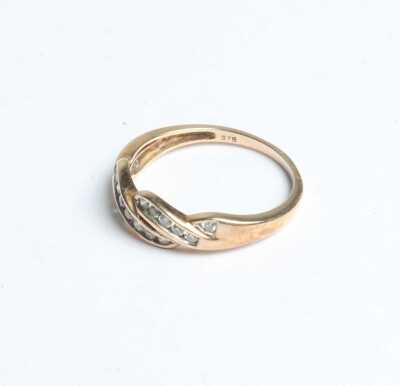 DIAMOND RING
