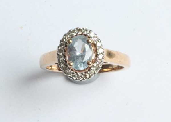 AQUAMARINE & DIAMOND RING