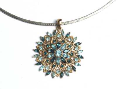 GOLD SAPPHIRE NECKLACE