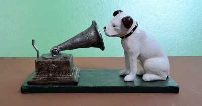 HMV ORNAMENT