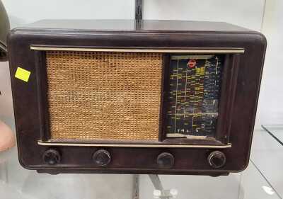VINTAGE RADIO