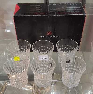 SET OF GLASSES