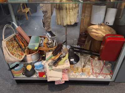 RETRO HOMEWARES