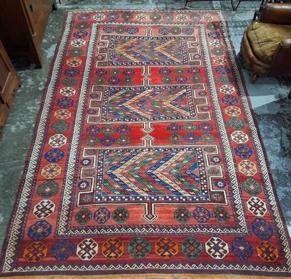 FLOOR RUG