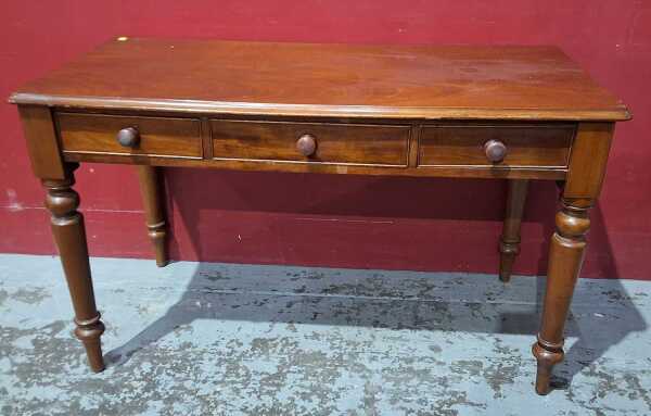 CEDAR DESK