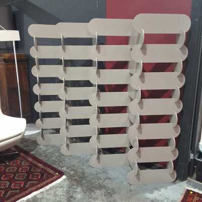 DIVIDING SCREEN