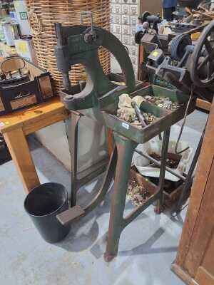 EYELET PRESS