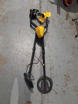 METAL DETECTORS