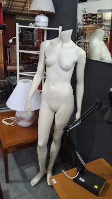 MANNEQUIN