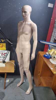 MANNEQUIN