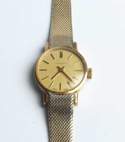 WRIST WATCH