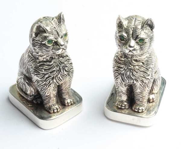 SALT & PEPPER