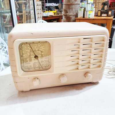 VINTAGE RADIO