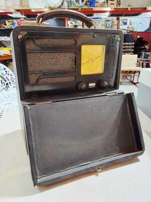 VINTAGE RADIO