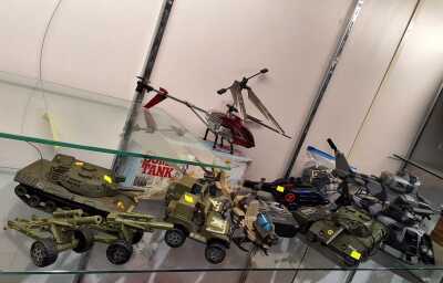 TOY MILITARY VEHICLES