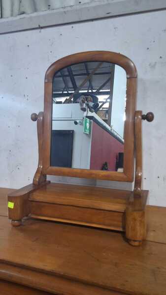 DRESSING MIRROR