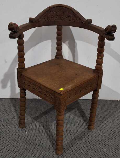 CORNER CHAIR