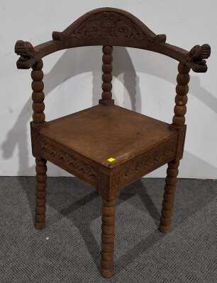 CORNER CHAIR