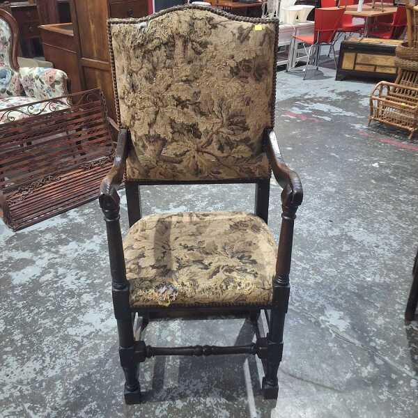 THRONE CHAIR