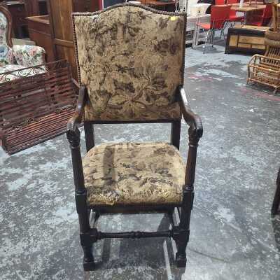 THRONE CHAIR