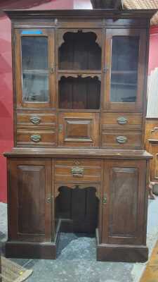 DRESSER