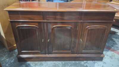SIDEBOARD