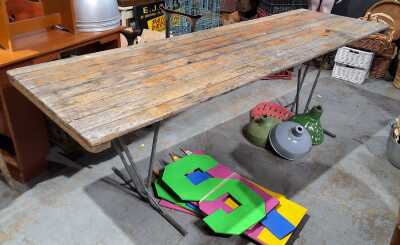 TRESTLE TABLE