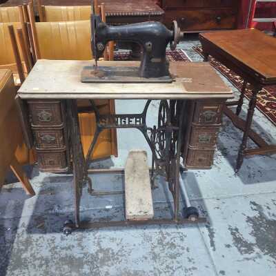 SEWING MACHINE