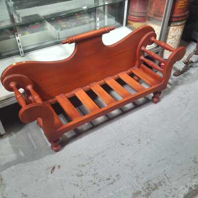 DOLLS COUCH