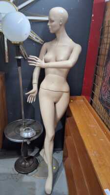 MANNEQUIN