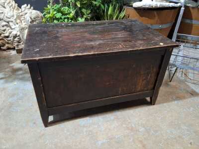 HINGED LID CHEST