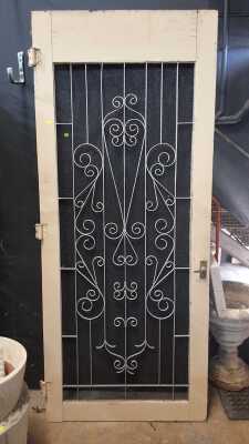 SCREEN DOOR