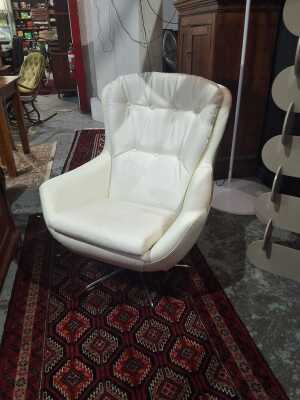 EGG CHAIR