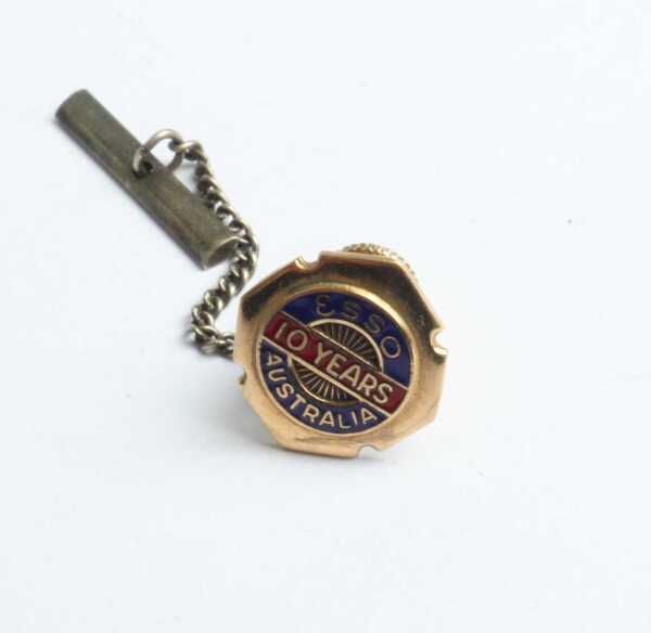 GOLD ESSO OIL PIN