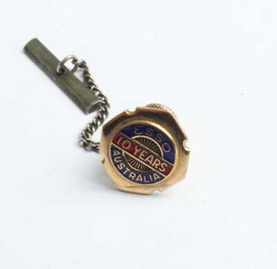 GOLD ESSO OIL PIN