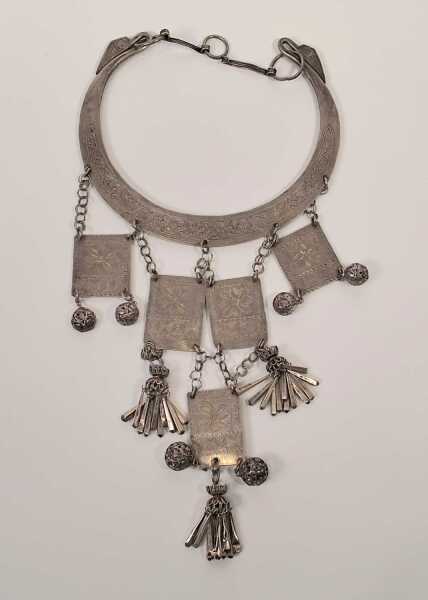 TRIBAL NECKLACE
