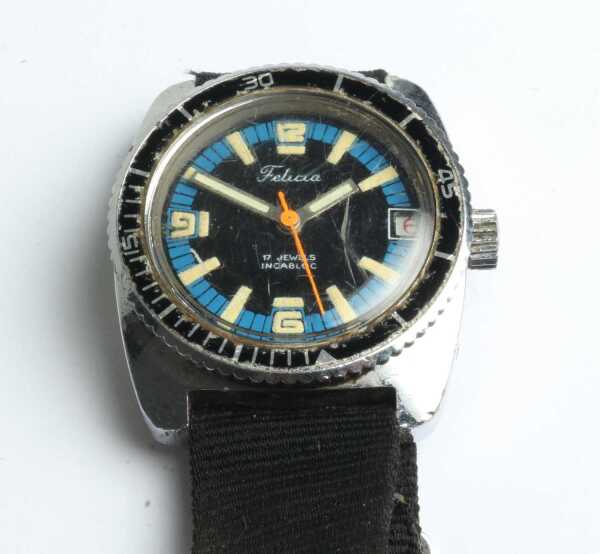 WRIST WATCH