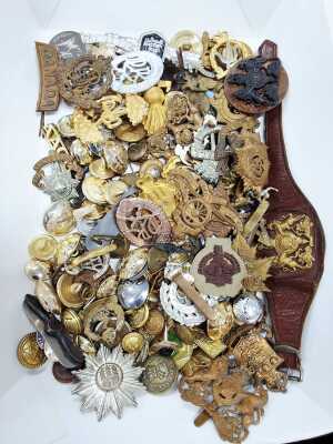 BUTTONS & BADGES