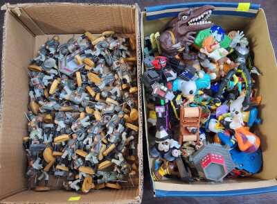 FIGURINES