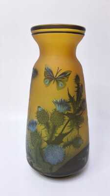 ART GLASS VASE