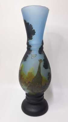 ART GLASS VASE