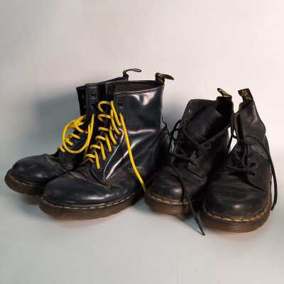 DR MARTENS BOOTS
