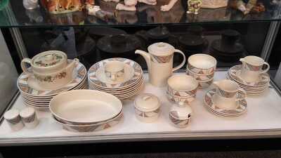 DINNERWARE
