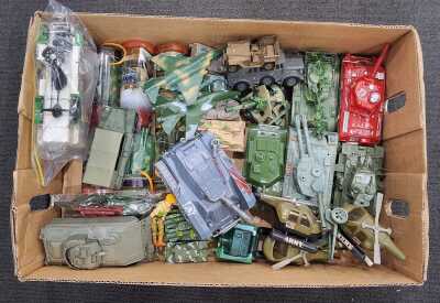 TOY MILITARY VEHICLES