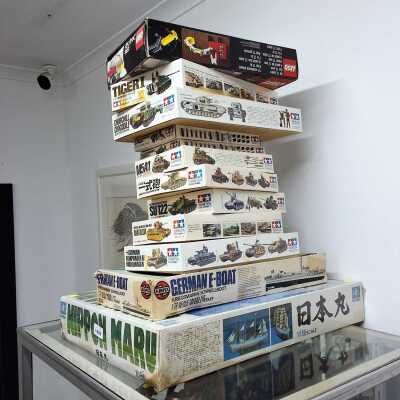 MODEL KITS