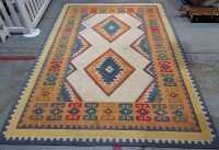 FLOOR RUG