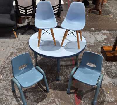 CHILDREN'S TABLE AND CHAIRS